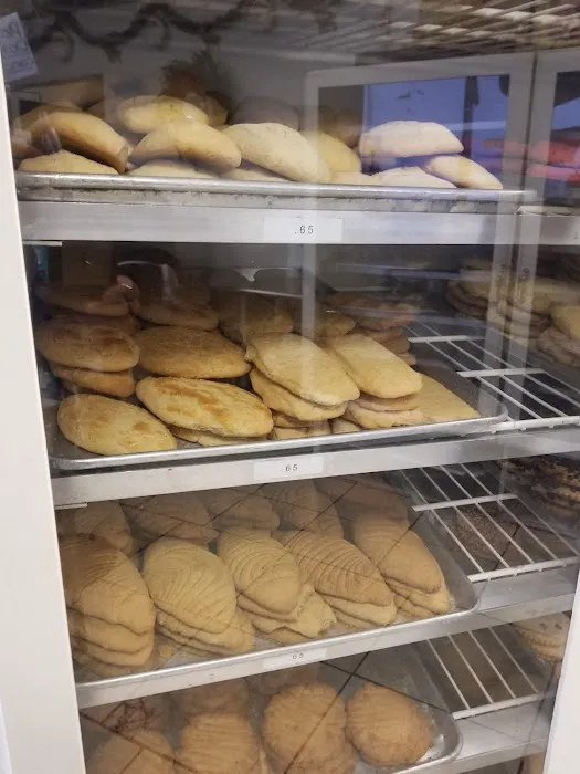 Kiki's Bakery - Cakes, Bread & More Picture 3