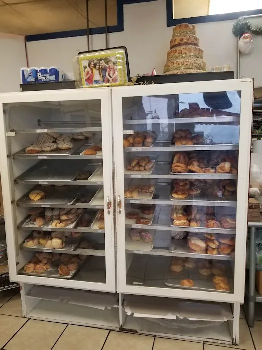 Kiki's Bakery - Cakes, Bread & More Picture 2