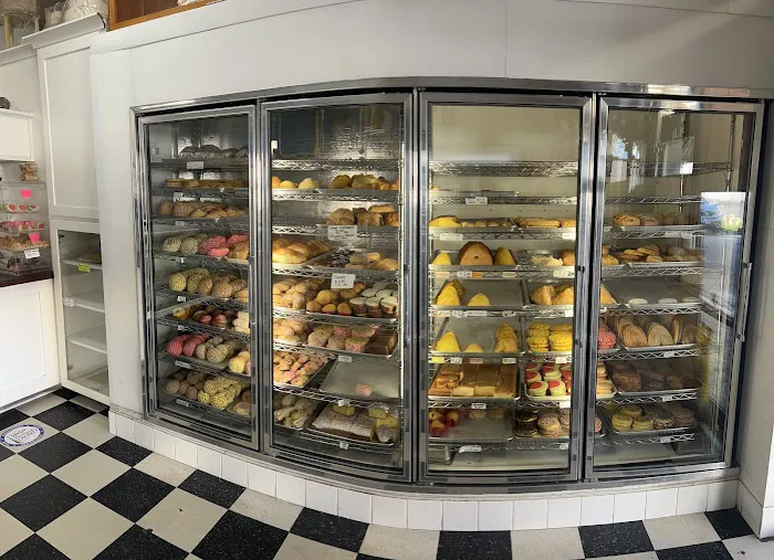 Lola's Bakery Picture 3