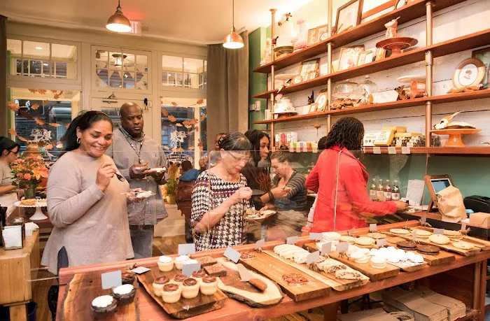 The Frosted Fox Cake Shop Picture 2