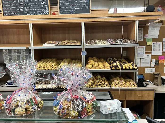 La Dolce Pastry Shoppe Picture 6