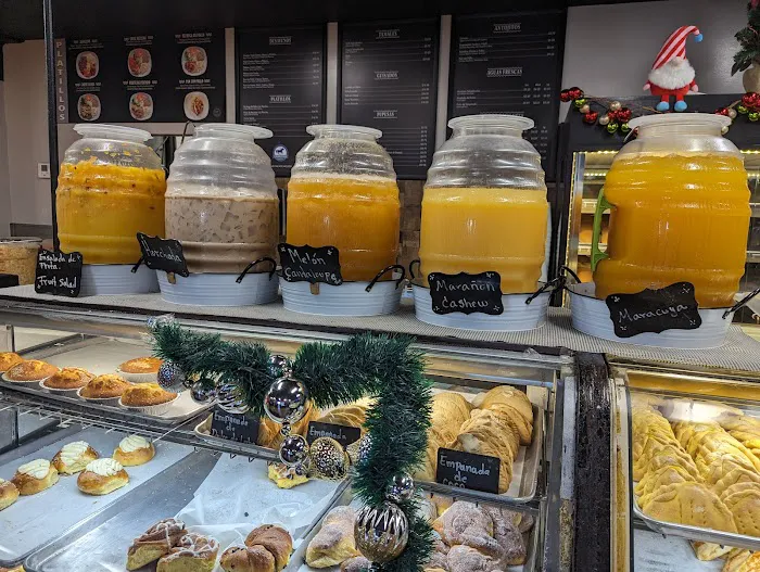 El Carrusel Bakery Picture 8