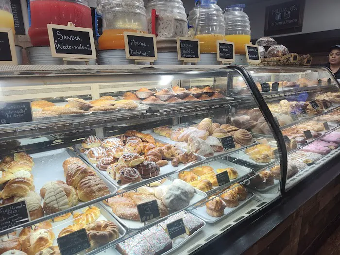 El Carrusel Bakery Picture 10