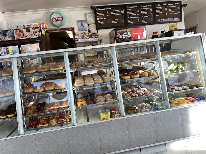 Howard's Donuts & Deli Picture 5