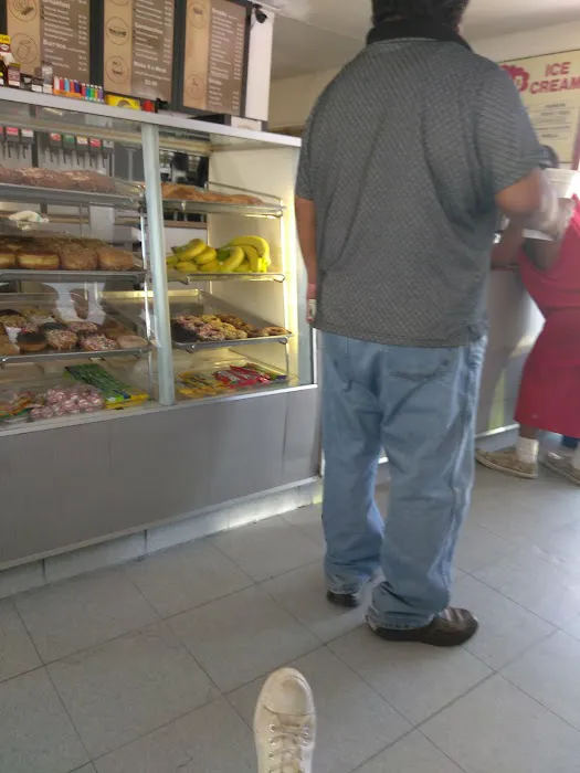 Howard's Donuts & Deli Picture 9