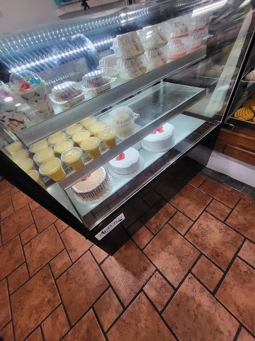 El Fer Bakery Picture 5