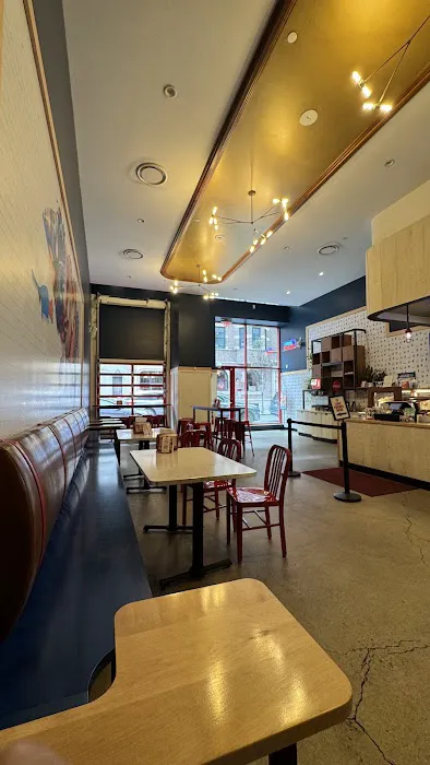 Federal Donuts & Chicken Center City Picture 3