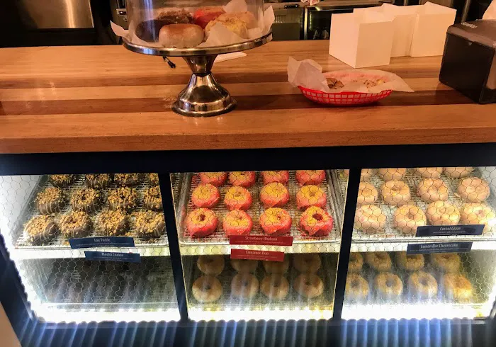 Federal Donuts & Chicken Center City Picture 10