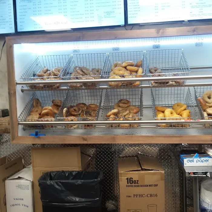 Grand Delfino Bagels & Deli Picture 3