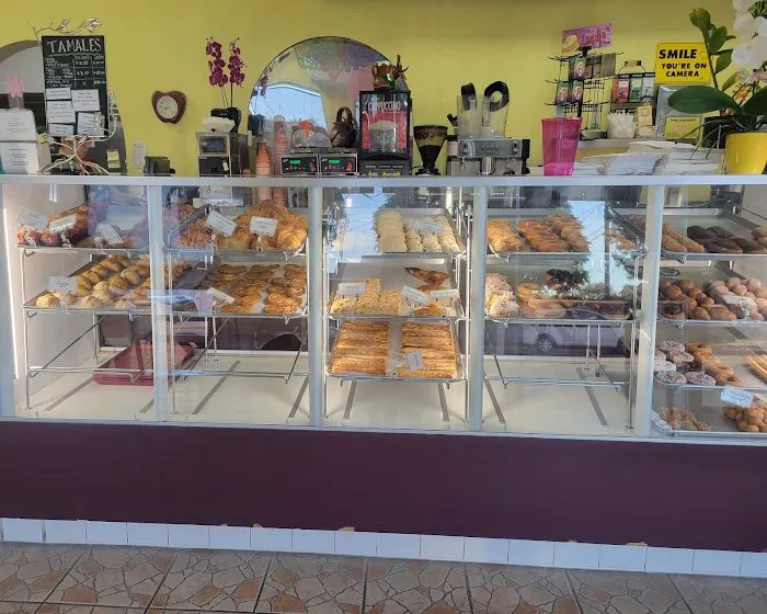 Jazmin’s Bakery & Donuts San Fernando Picture 10