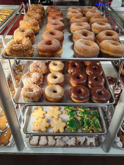 Jazmin’s Bakery & Donuts San Fernando Picture 4
