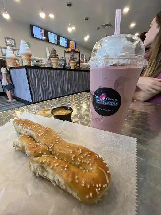 Blue cherry ice cream & bakery Picture 8