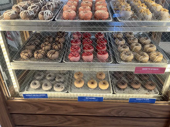 Federal Donuts & Chicken Parkway Picture 10