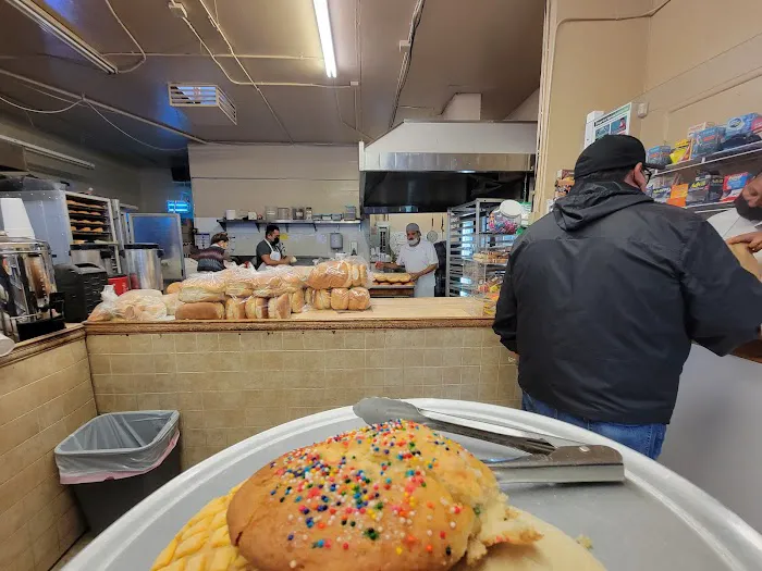 La Pequeña Bakery Picture 1