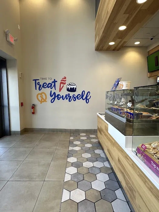 Auntie Annes/Cinnabon/Carvel Picture 4