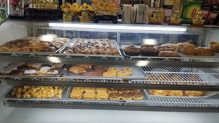 DC DONUT CAFE Picture 7