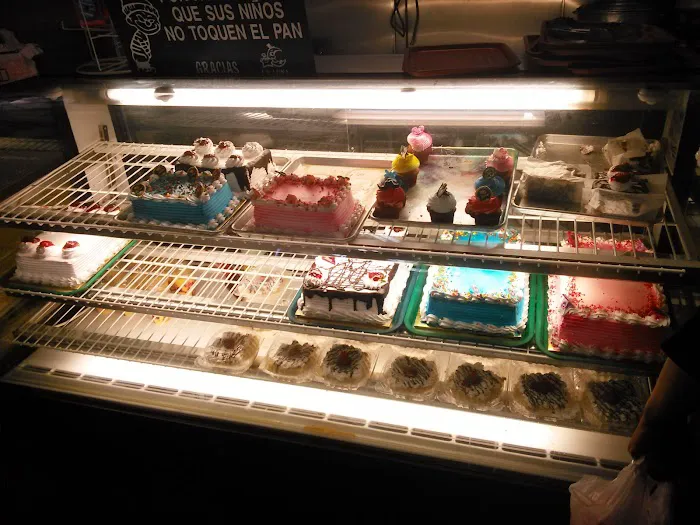 La Luna Bakery Picture 9