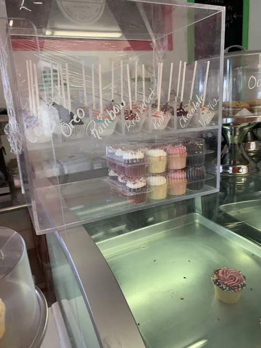 Custom Cake Studio Picture 4