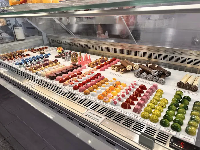 Le Macaron French Pastries - Laguna Beach Picture 3