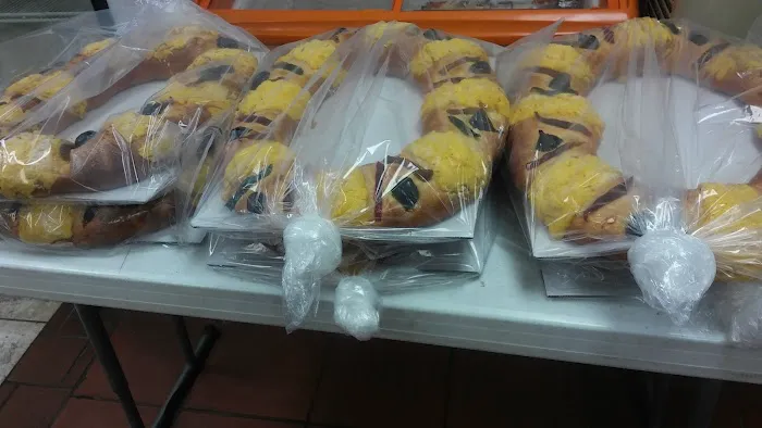 La Estrella Bakery Picture 3