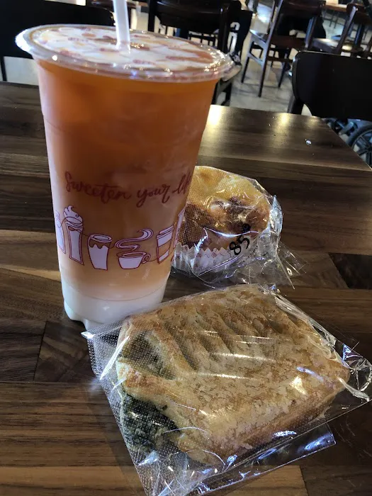 85°C Bakery Cafe - Moreno Valley Picture 2
