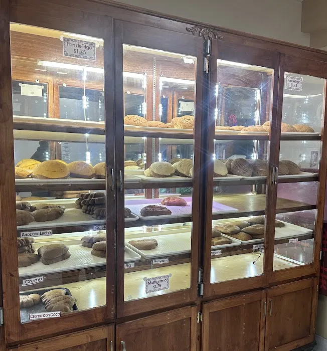 Chela's Bakery Picture 9