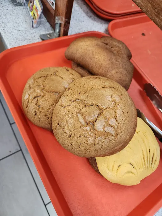 Chela's Bakery Picture 3