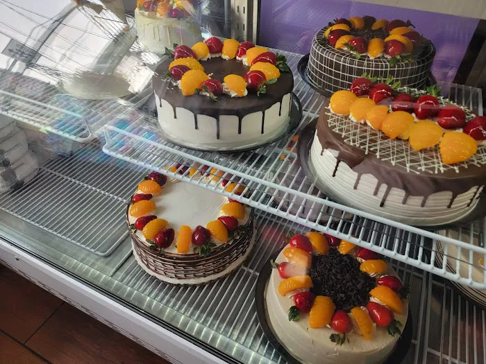 Pasteles Rojas Bakery Picture 7