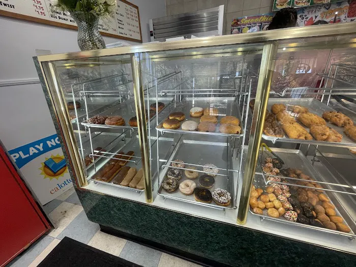 Yum-Rich Donut & Sandwiches Picture 10
