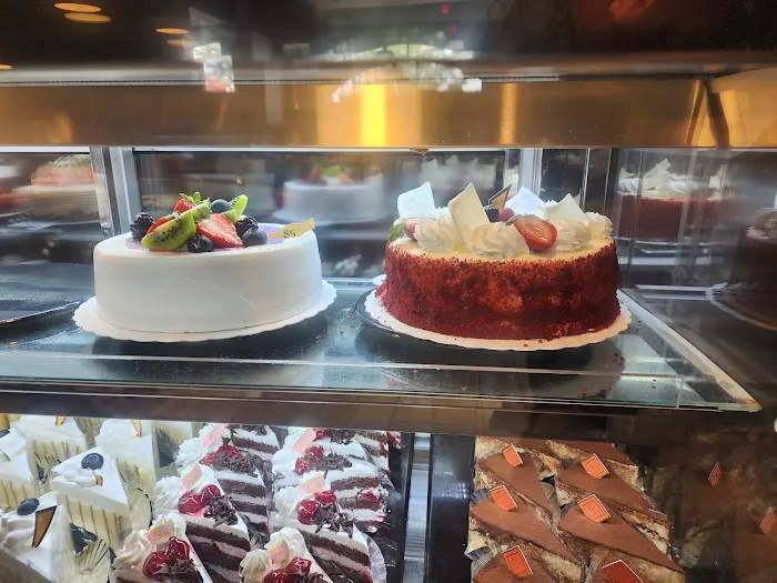 85°C Bakery Cafe - Northridge Picture 4