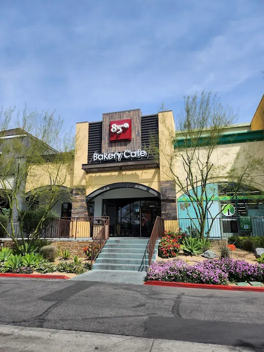 85°C Bakery Cafe - Northridge Picture 7