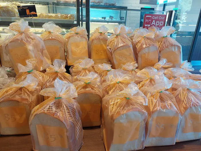 85°C Bakery Cafe - Northridge Picture 2
