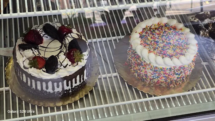 Deisy’s Cake Shop Picture 5