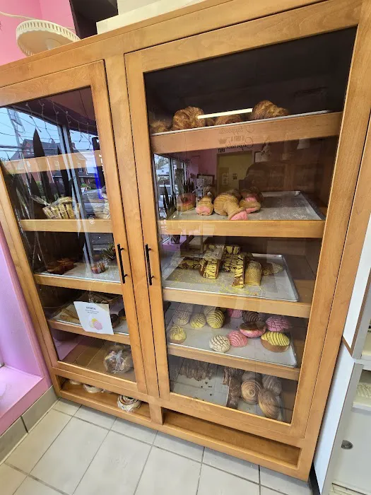 Deisy’s Cake Shop Picture 9