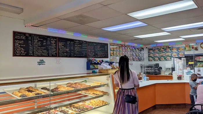 USA Donuts & Croissants Picture 6