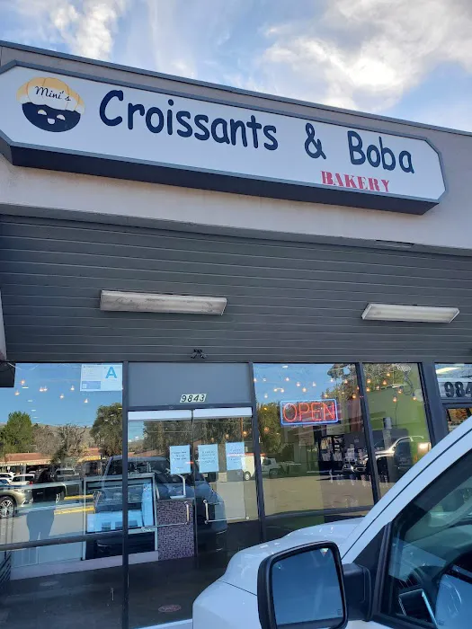 Mini's Croissants & Boba Picture 5