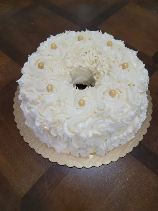 Crowned Cakes LLC Picture 1