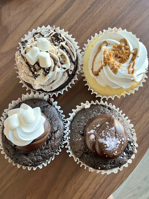 Lil' Cakes & Creamery Picture 1