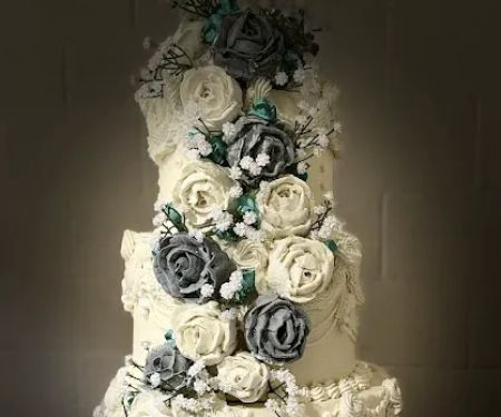Charlee's Butter Cream Dreams custom cakes-Appointment Only