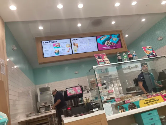 Cinnabon Picture 7