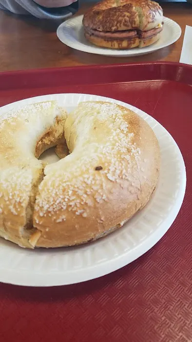 Davellis Bagel Cafe Picture 4