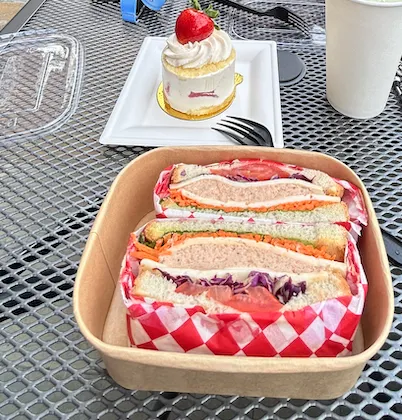 KANOM Cafe Picture 7