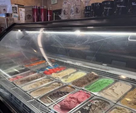 Vaccaro's Italian Pastry Shop, Little Italy