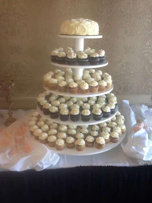 Midnite Confections Cupcakery Picture 9