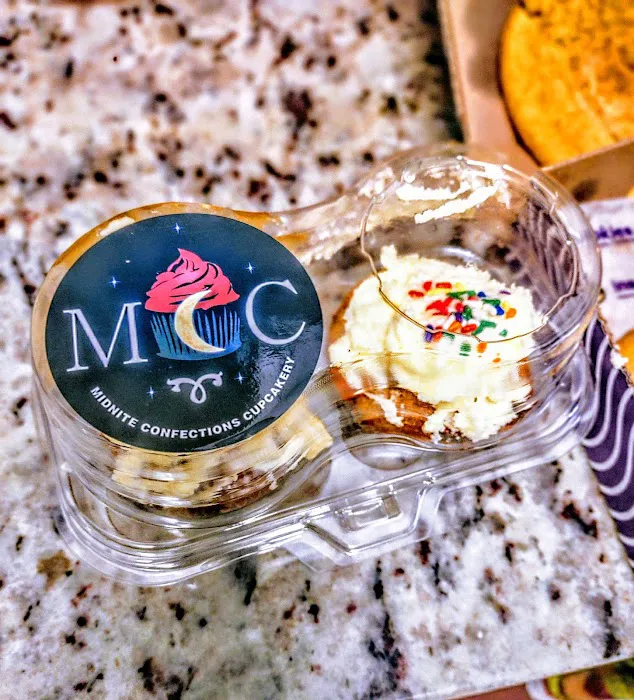 Midnite Confections Cupcakery Picture 7