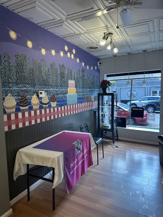 Midnite Confections Cupcakery Picture 5