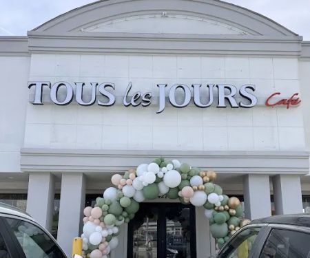 Tous Les Jours Bakery & Cafe
