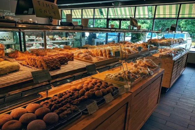 Tous Les Jours Bakery Cafe