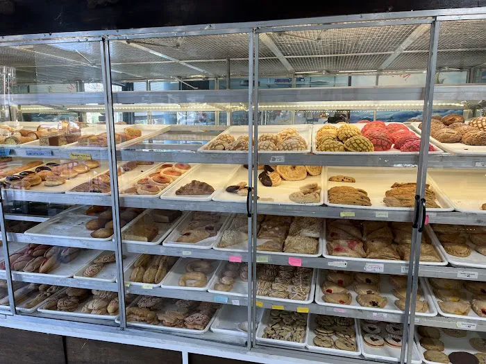 The Mayflower Bakery (La Flor De Mayo Bakery) Picture 2