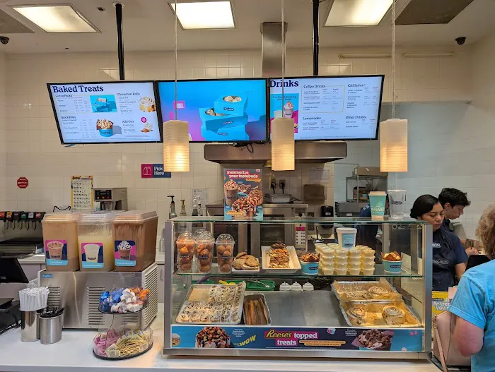 Cinnabon Picture 5